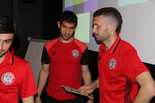 Игроки "Амкара" получили поздравления с Днем защитника Отечества от учащихся школы № 145