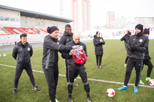 Команда поздравила с днем рождения Павла Комолова, сменившего имидж