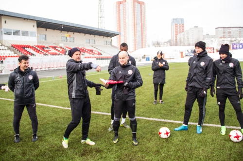 Команда поздравила с днем рождения Павла Комолова, сменившего имидж