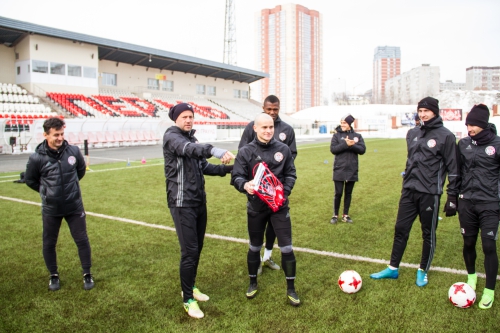 Команда поздравила с днем рождения Павла Комолова, сменившего имидж