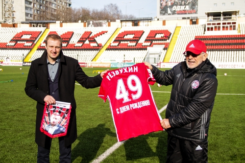 Команда поздравила с днем рождения Игоря Резвухина