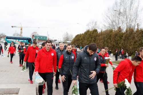 "Амкар" возложил цветы к мемориалу "Скорбящая Мать"