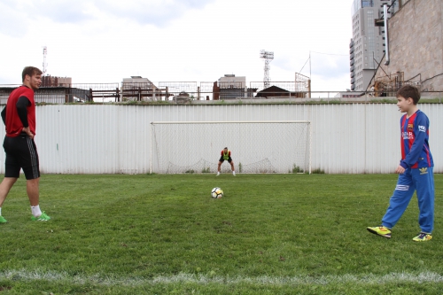 Денис в гостях у "Амкара"