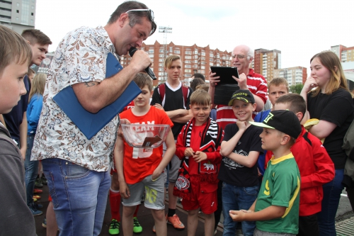 Матч футболистов "Амкара" и команды болельщиков