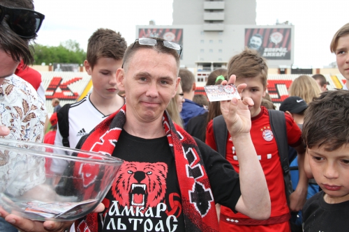 Матч футболистов "Амкара" и команды болельщиков