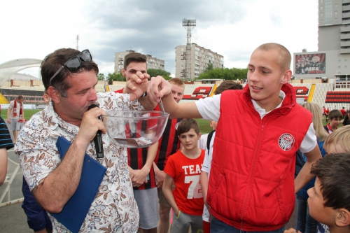 Матч футболистов "Амкара" и команды болельщиков