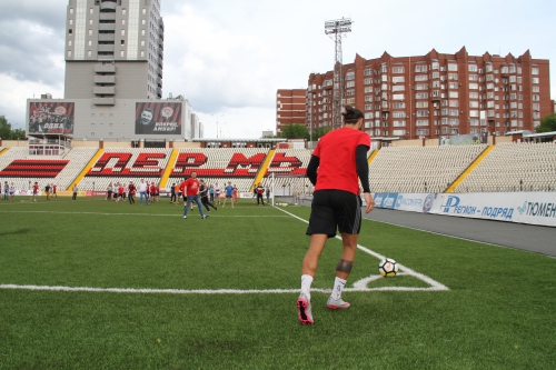 Матч футболистов "Амкара" и команды болельщиков