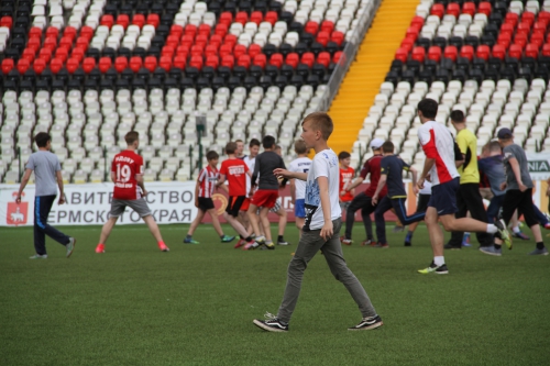 Матч футболистов "Амкара" и команды болельщиков