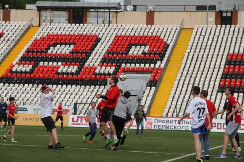 Матч футболистов "Амкара" и команды болельщиков