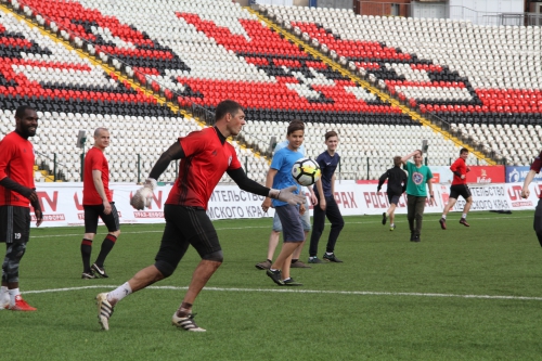 Матч футболистов "Амкара" и команды болельщиков