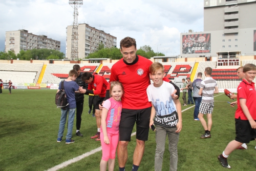 Матч футболистов "Амкара" и команды болельщиков