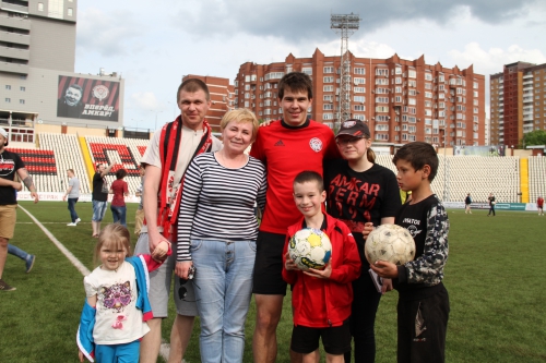 Матч футболистов "Амкара" и команды болельщиков