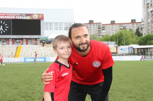 Матч футболистов "Амкара" и команды болельщиков