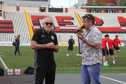 Матч футболистов "Амкара" и команды болельщиков