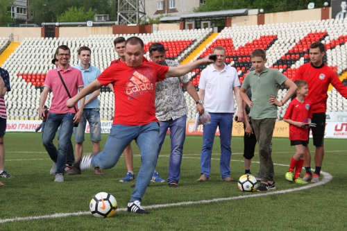 Матч футболистов "Амкара" и команды болельщиков