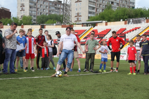 Матч футболистов "Амкара" и команды болельщиков