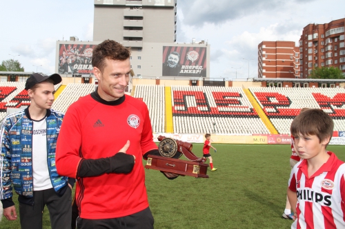 Матч футболистов "Амкара" и команды болельщиков