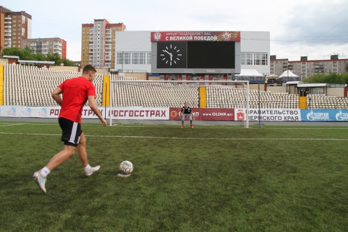 Матч футболистов "Амкара" и команды болельщиков