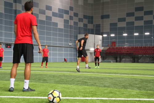 Тренировка "молодежки" в манеже "Пермь Великая"