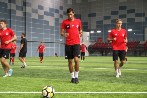 Тренировка "молодежки" в манеже "Пермь Великая"