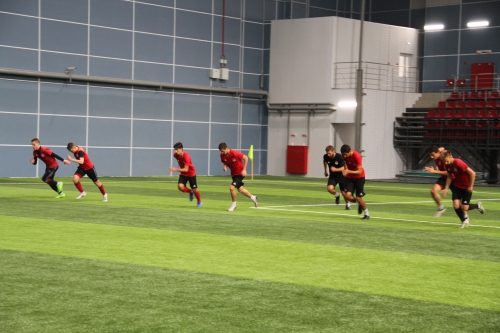 Тренировка "молодежки" в манеже "Пермь Великая"