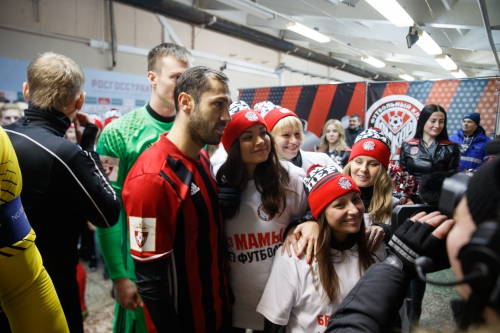 Антураж матча «Амкар» - «Динамо»: мамы, Мартин, каша, танцы и море позитива