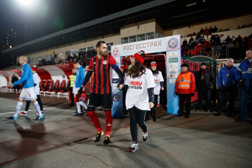 Антураж матча «Амкар» - «Динамо»: мамы, Мартин, каша, танцы и море позитива