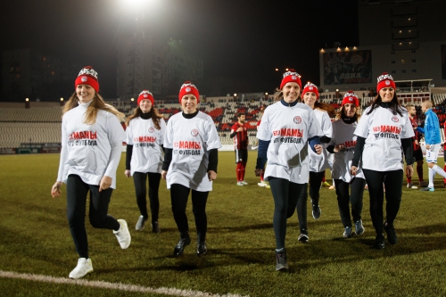 Антураж матча «Амкар» - «Динамо»: мамы, Мартин, каша, танцы и море позитива