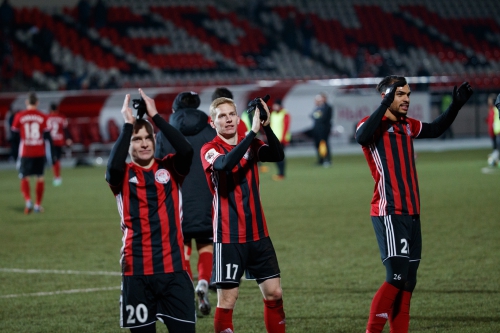 Антураж матча «Амкар» - «Динамо»: мамы, Мартин, каша, танцы и море позитива