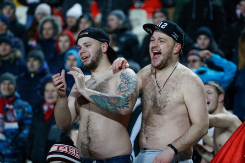 Антураж матча «Амкар» - «Динамо»: мамы, Мартин, каша, танцы и море позитива