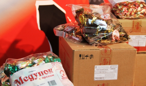 "Амкар" передал конфеты фонду "Я помогаю детям"