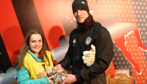 "Амкар" передал конфеты фонду "Я помогаю детям"