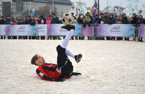 Зимний мини-футбол в ледовом городке