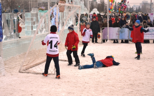 Зимний мини-футбол в ледовом городке