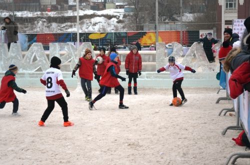 Зимний мини-футбол в ледовом городке