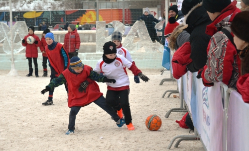 Зимний мини-футбол в ледовом городке