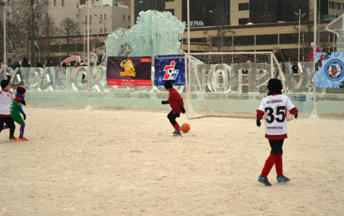 Зимний мини-футбол в ледовом городке