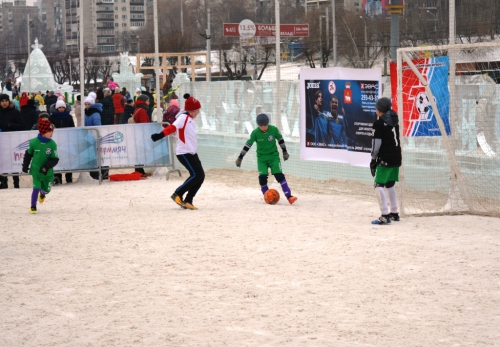 Зимний мини-футбол в ледовом городке