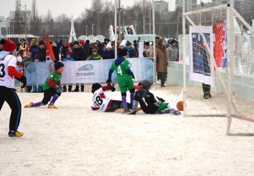 Зимний мини-футбол в ледовом городке