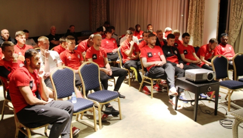Геннадий Шилов встретился на сборе с игроками и тренерами