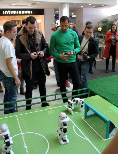 Петар Занев сыграл в робофутбол