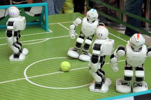 Петар Занев сыграл в робофутбол