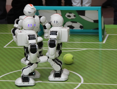 Петар Занев сыграл в робофутбол