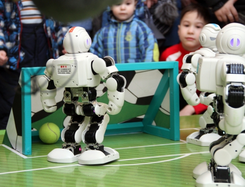 Петар Занев сыграл в робофутбол