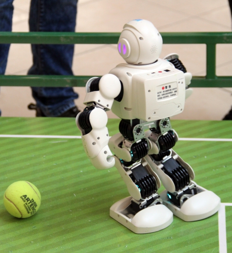 Петар Занев сыграл в робофутбол