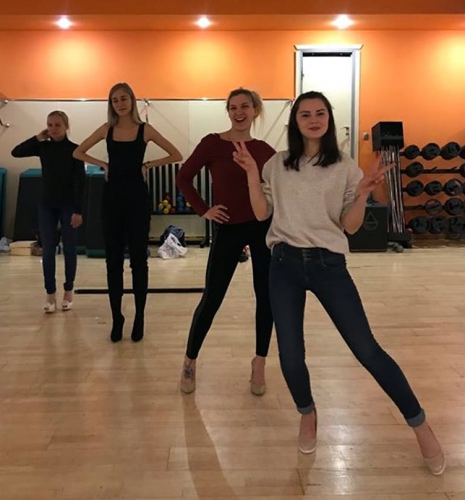 Девушки готовятся к финалу "Мисс Амкар"-2018