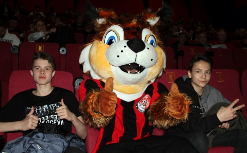 "Амкар" с болельщиками посмотрели фильм "Тренер"