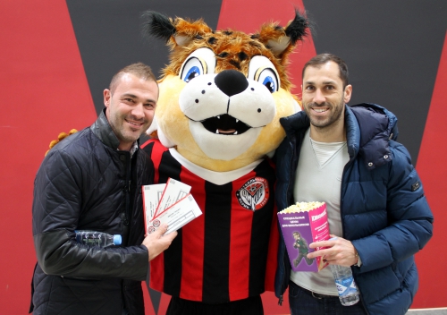 "Амкар" с болельщиками посмотрели фильм "Тренер"