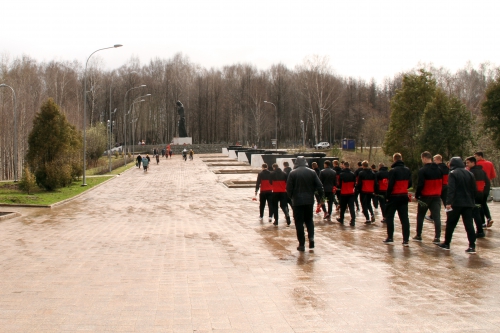 «Амкар» возложил цветы к мемориалу «Скорбящая мать»